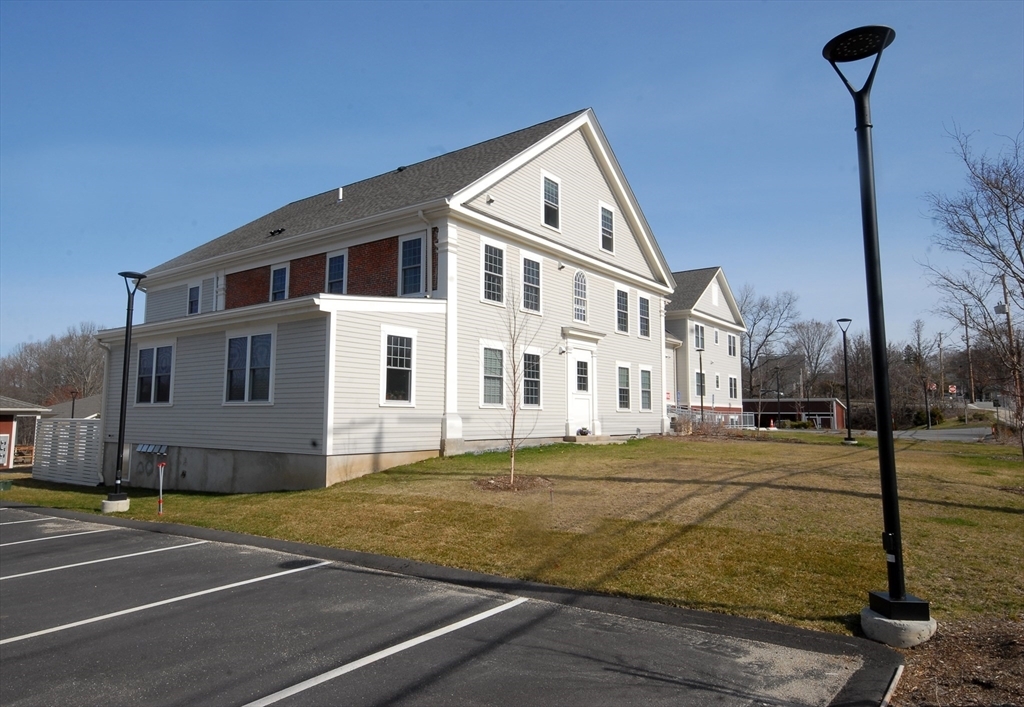 Property Photo:  336 King St 105  MA 01460 