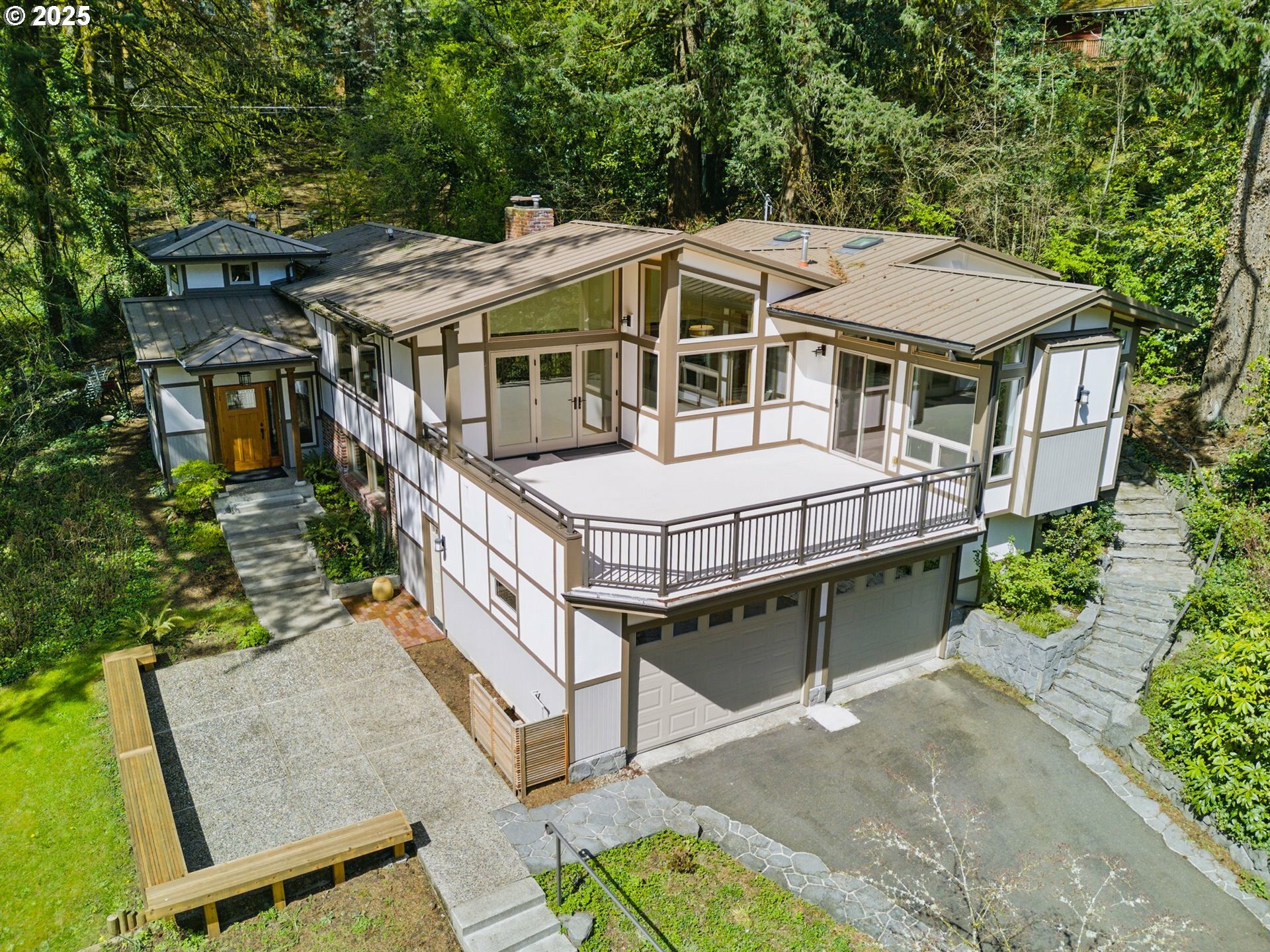 Property Photo: 1325 SW Upland Dr OR 97221