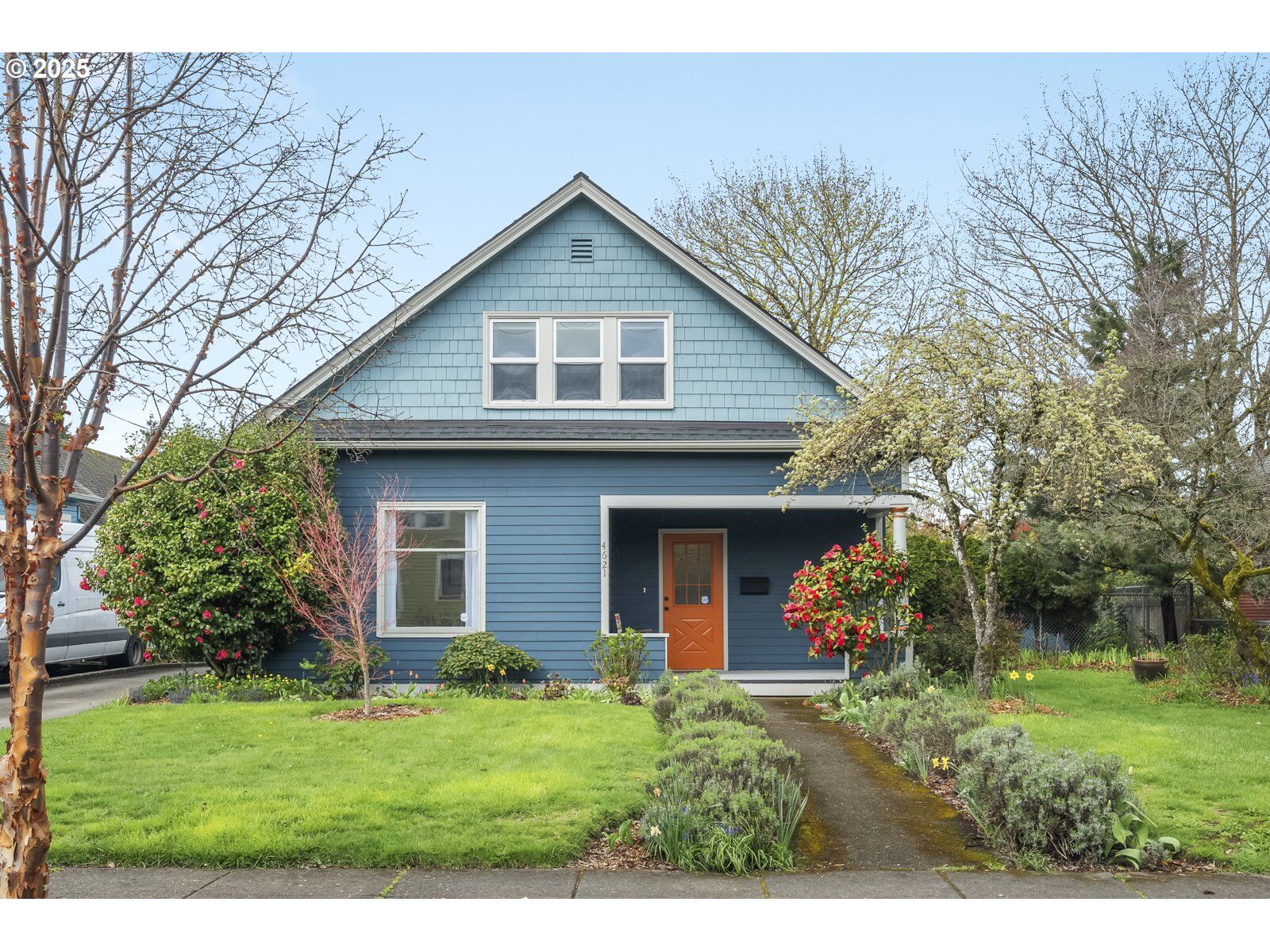 Property Photo: 4621 SE 60th Ave OR 97206