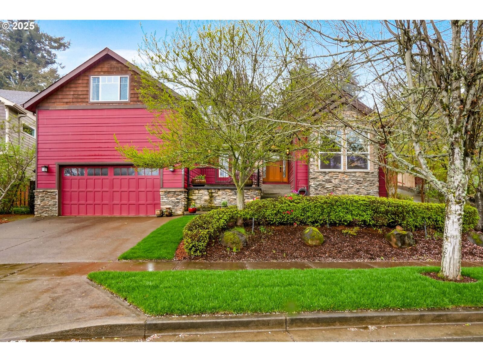 Property Photo: 320 Tillicum Dr OR 97381