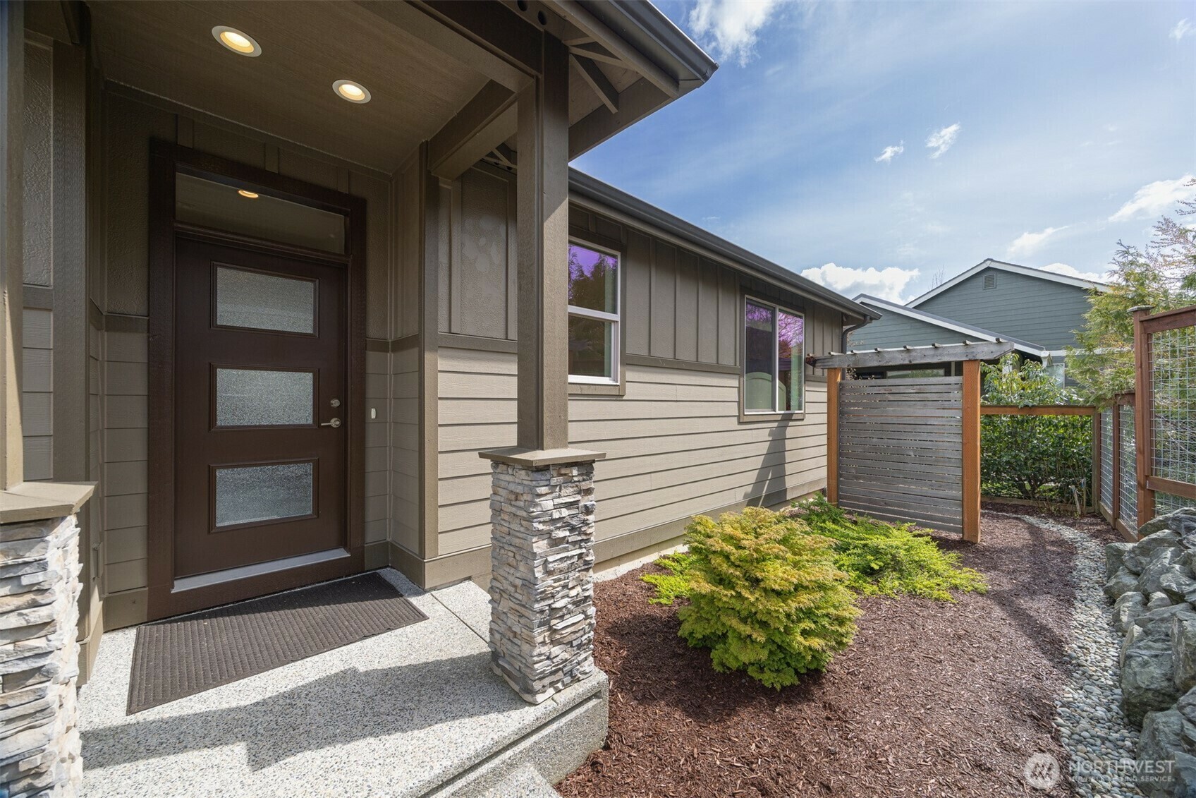 Property Photo:  1008  Newton Street  WA 98229 