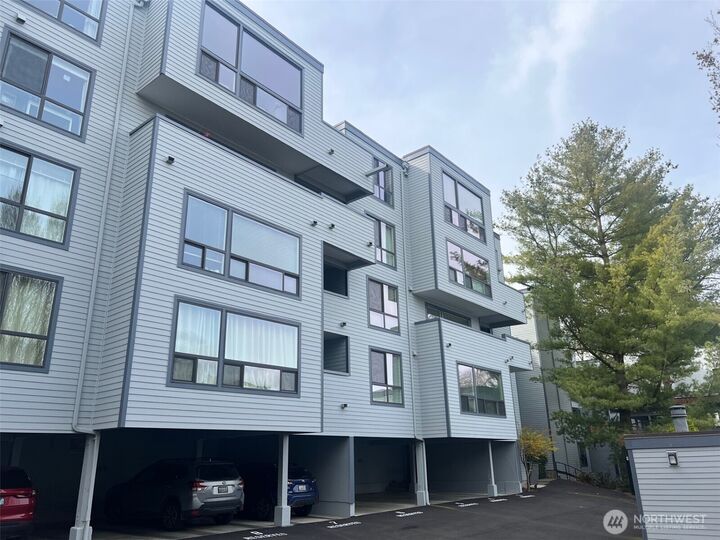 Property Photo: 2510 W Manor Place 311 WA 98199