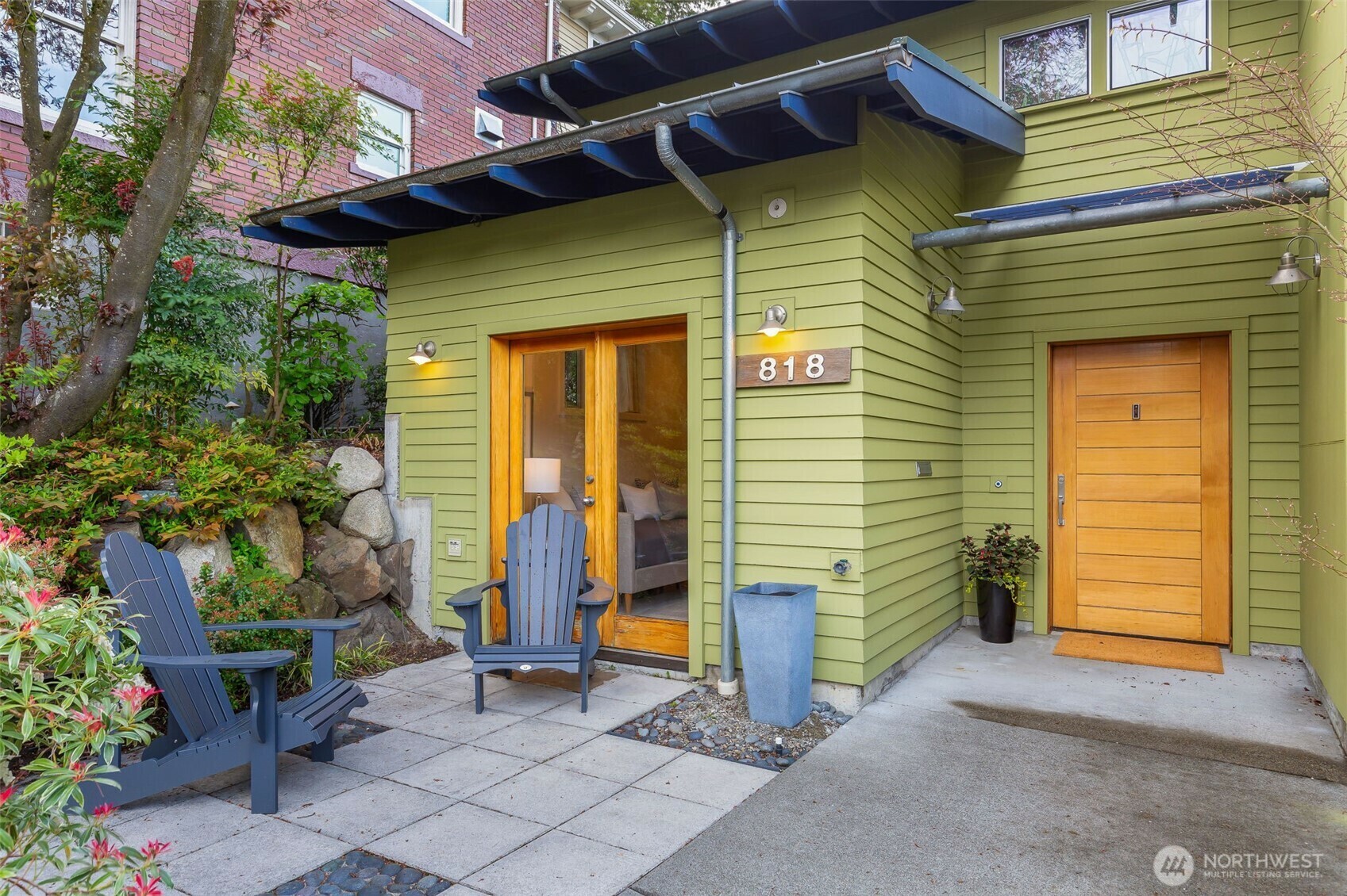 Property Photo:  818 W Barrett Street  WA 98119 