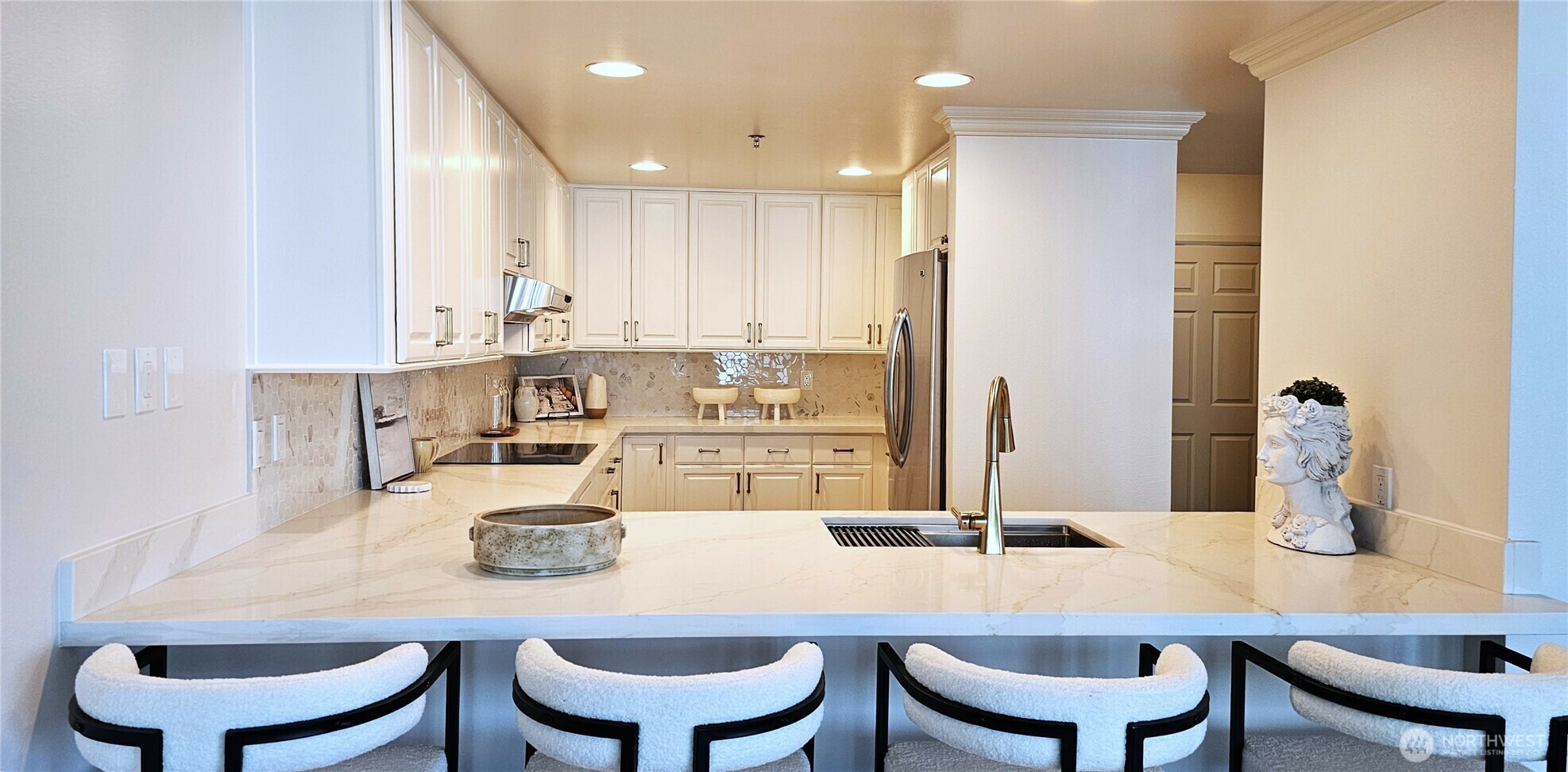 Property Photo: 177 107th Avenue NE 1708 WA 98004
