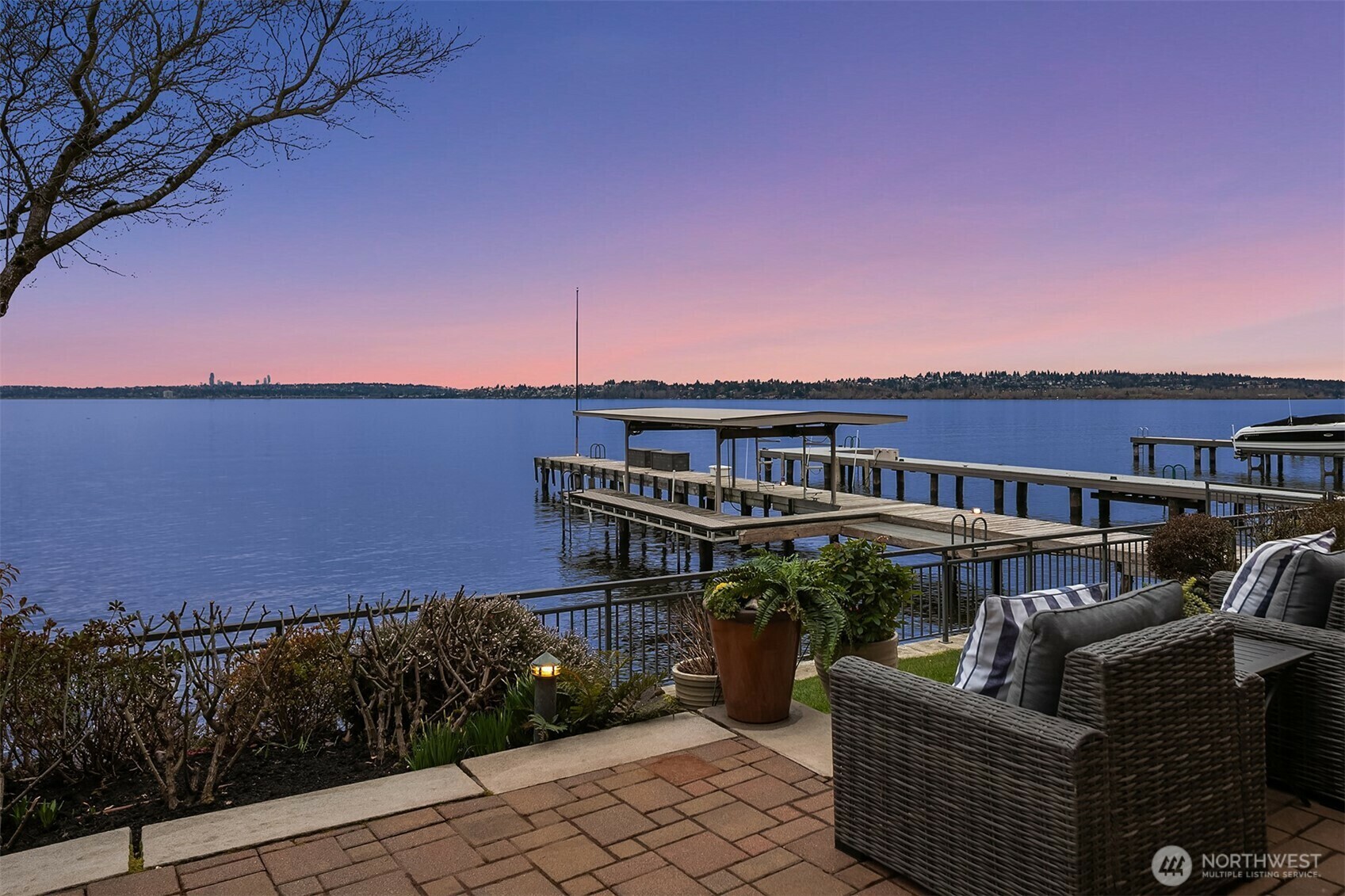 Property Photo: 137 Lake Avenue W WA 98033