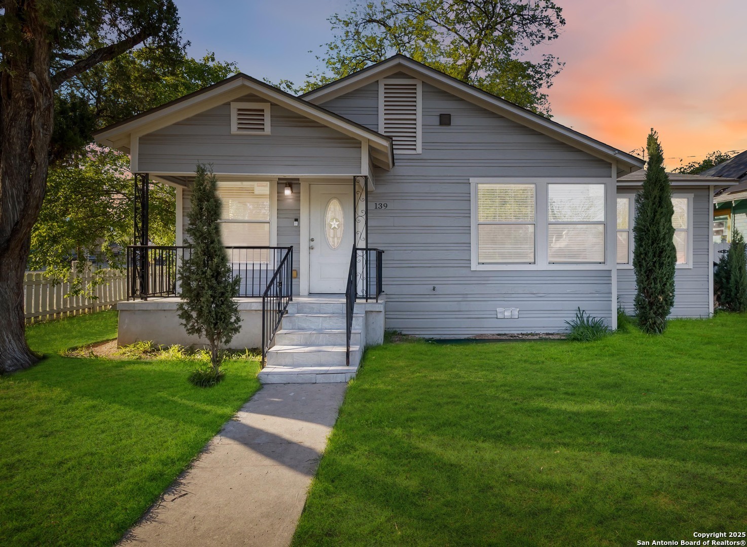 Property Photo: 139 Hansford St TX 78210
