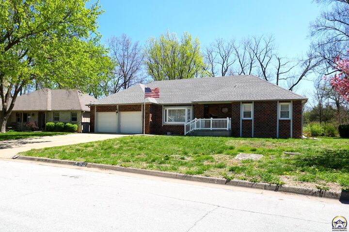 Property Photo: 2552 Willow Ln KS 66801