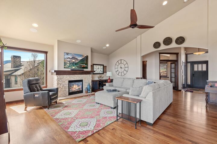 Property Photo: 625 N Holiday Hills Dr WA 99019