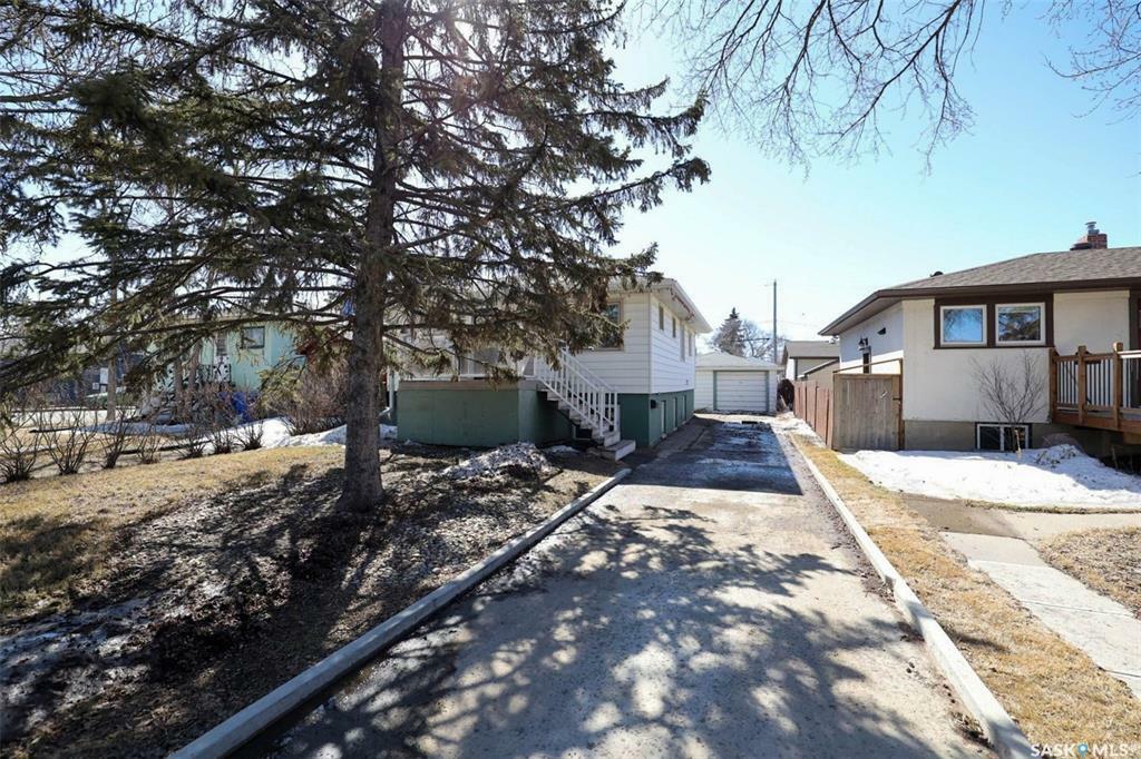 Property Photo: 211 Broadway Avenue SK S4N 1B4
