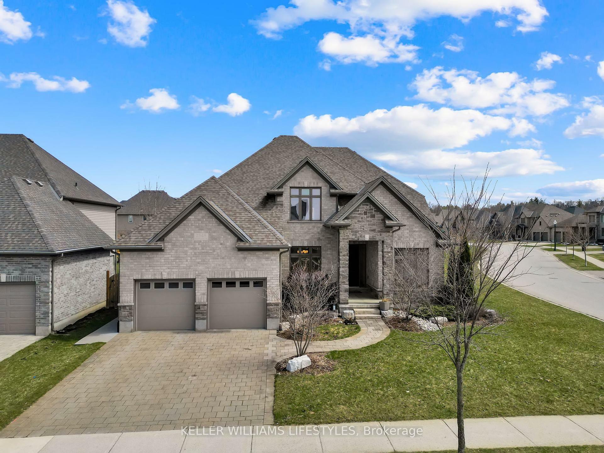 Photo de la propriété: 2348 Meadowlands Way ON N6G 5L8