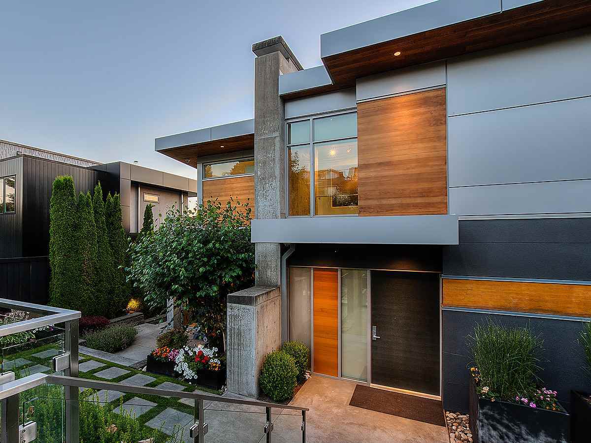 Property Photo: 389 N Glynde Avenue BC V5B 1H1
