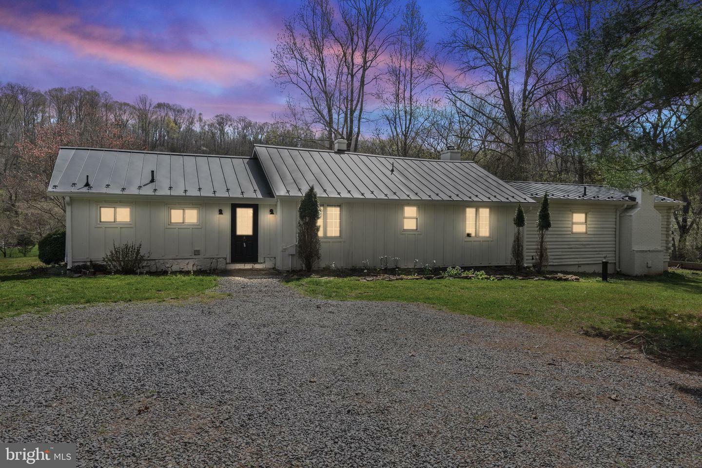 Property Photo: 38271 Lime Kiln Road VA 20117