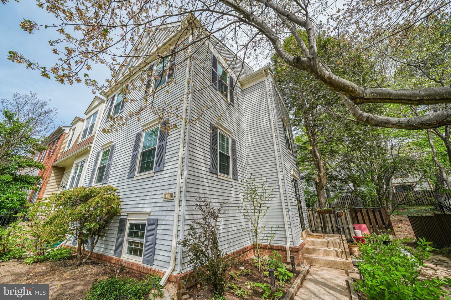 Property Photo: 6151 Green Hollow Court VA 22152