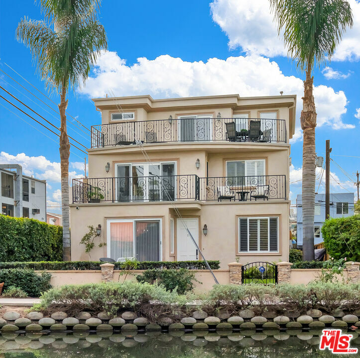 Property Photo: 3000 Grand Canal CA 90291