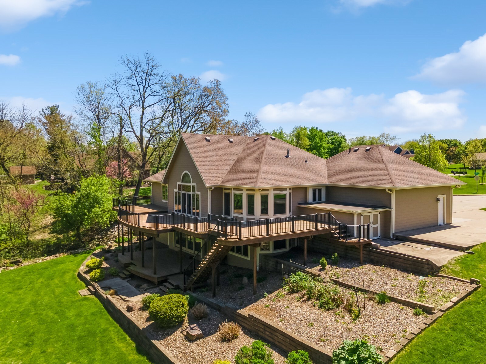 Property Photo: 2734 NE 96th Place IA 50021