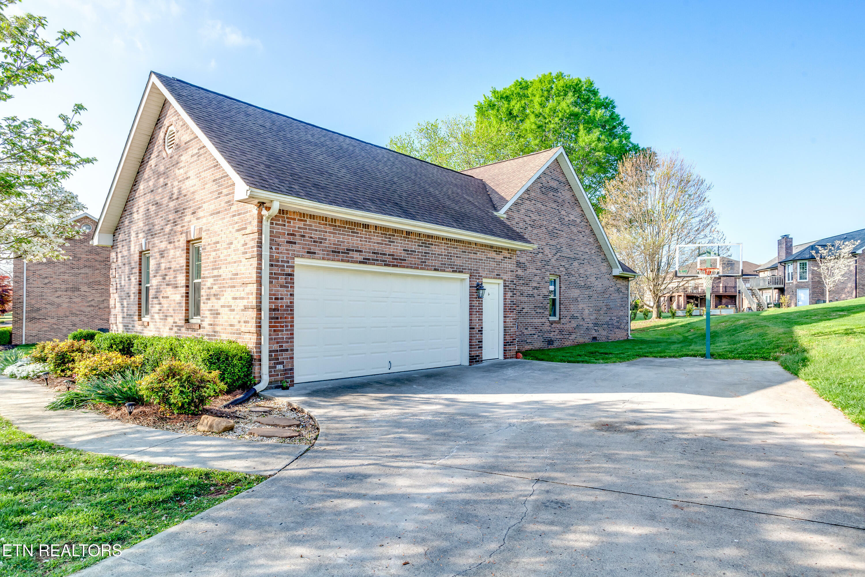 Property Photo: 5605 Glenlyn Drive TN 37849