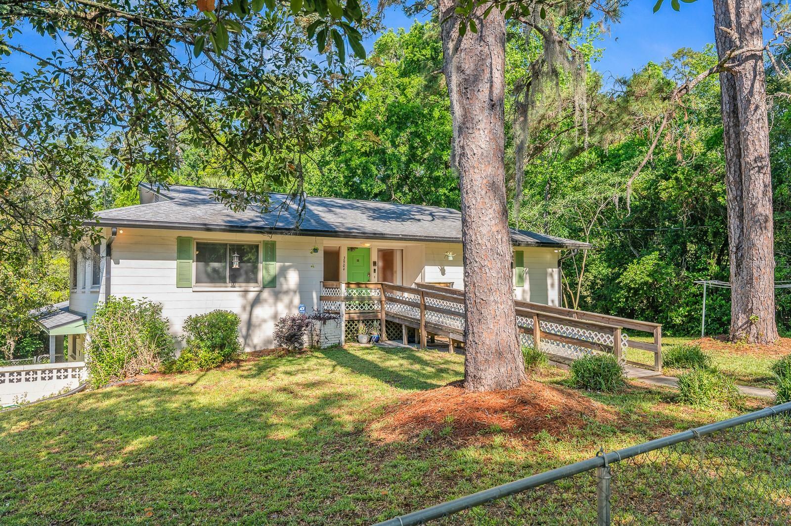 Property Photo:  3904 NW 15th Street  FL 32605 