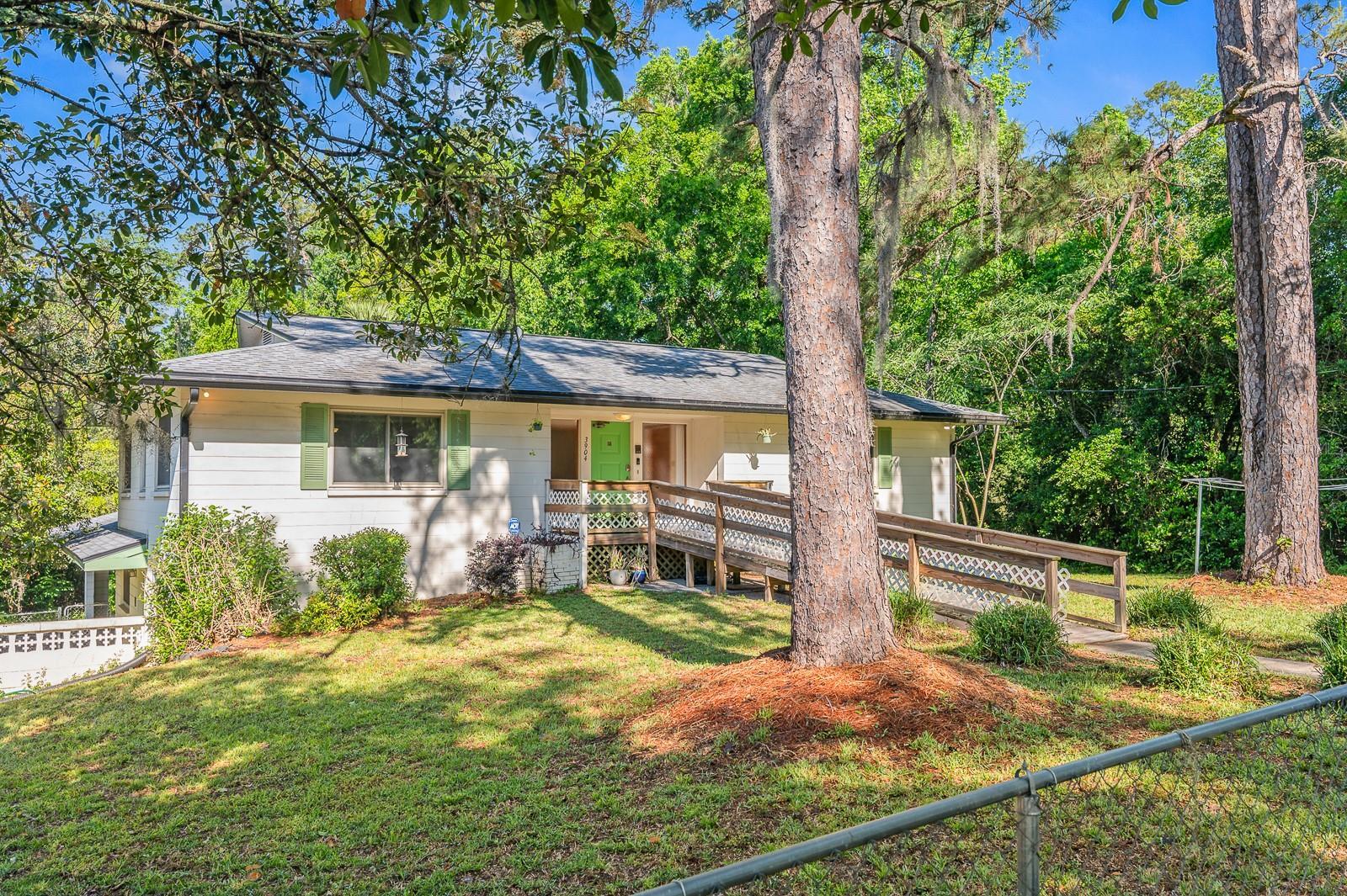 Property Photo: 3904 NW 15th Street FL 32605