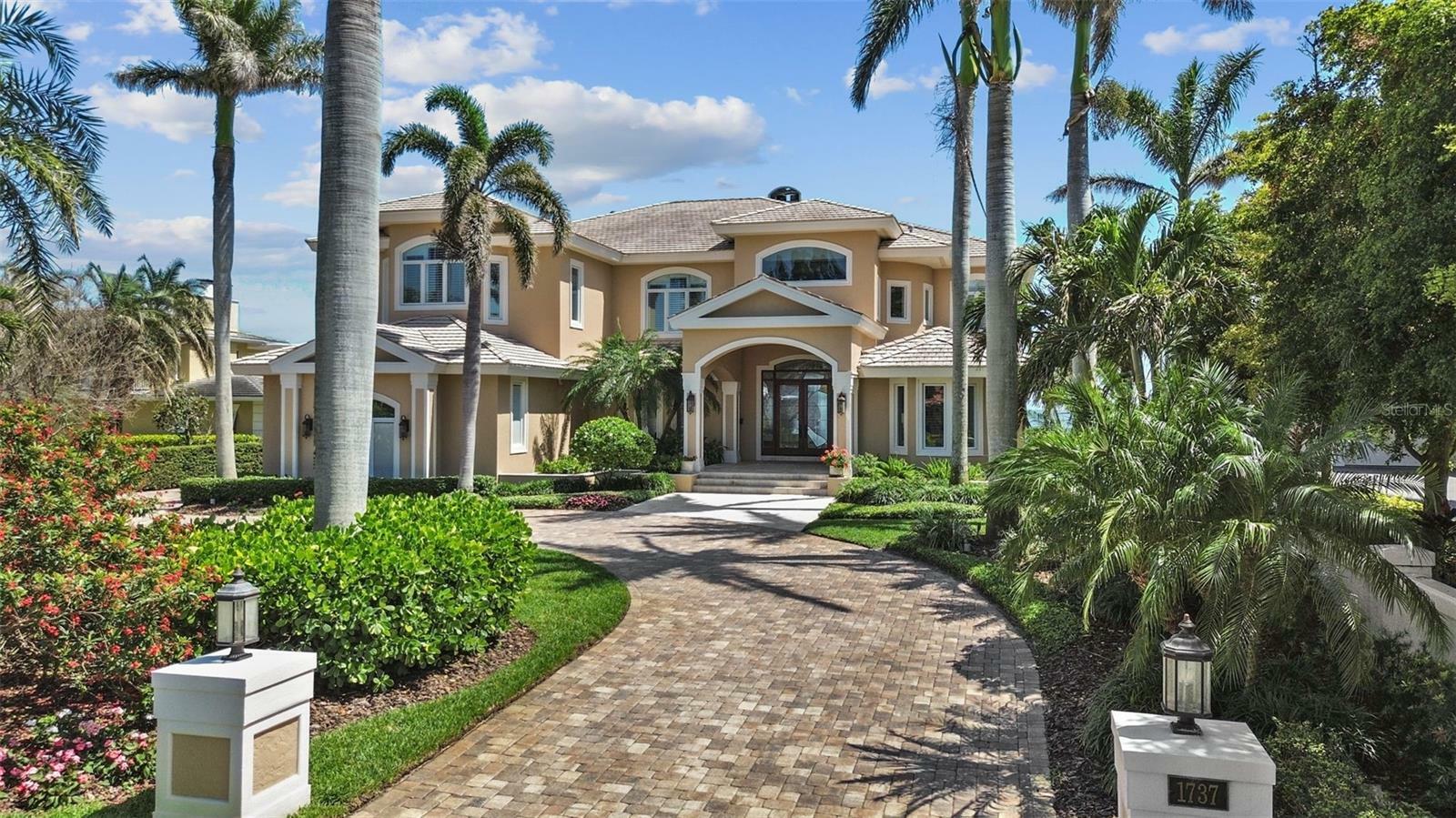 1737 Brightwaters Boulevard NE  St Petersburg FL 33704 photo