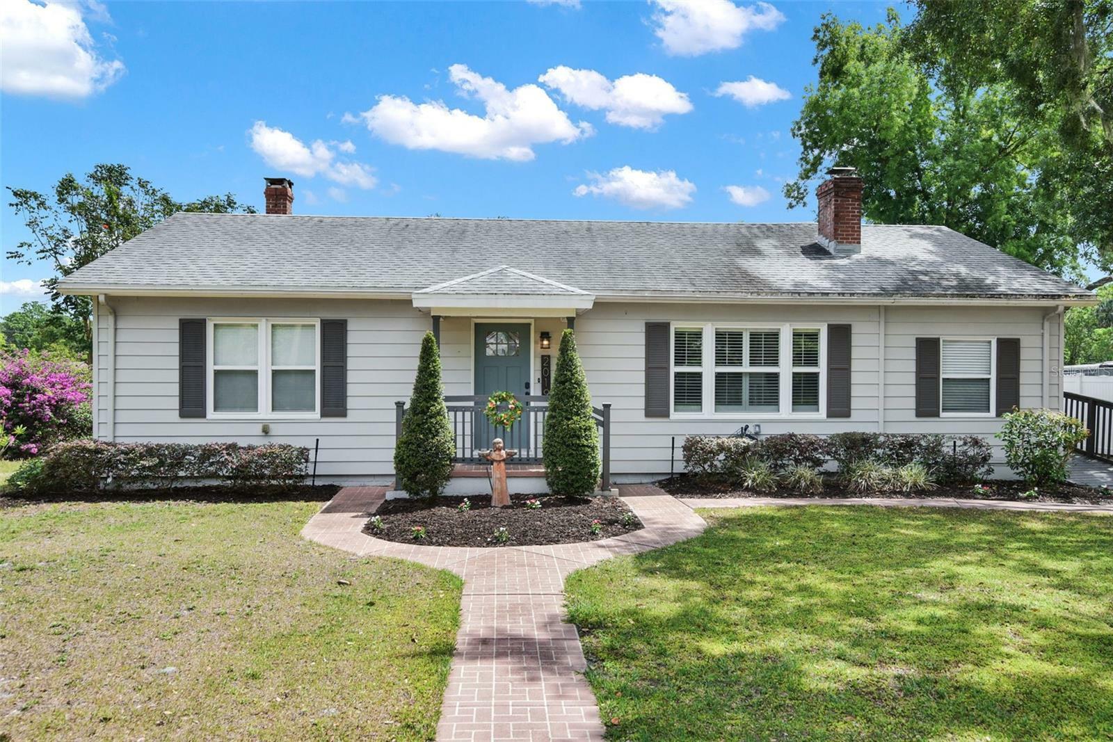 Property Photo: 2019 Hibiscus Court FL 32771