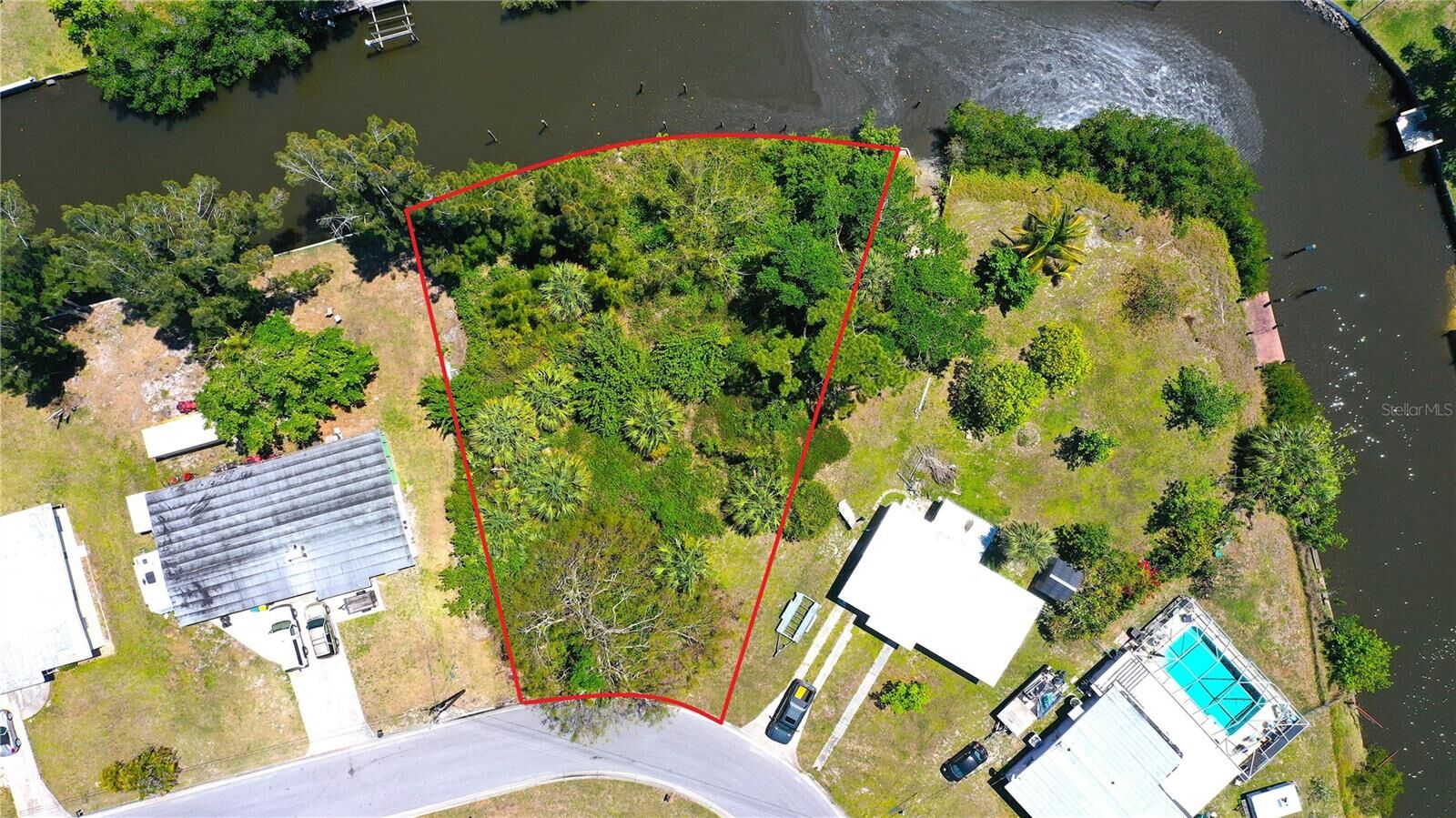 Property Photo: 239 Waterway Circle NE FL 33952