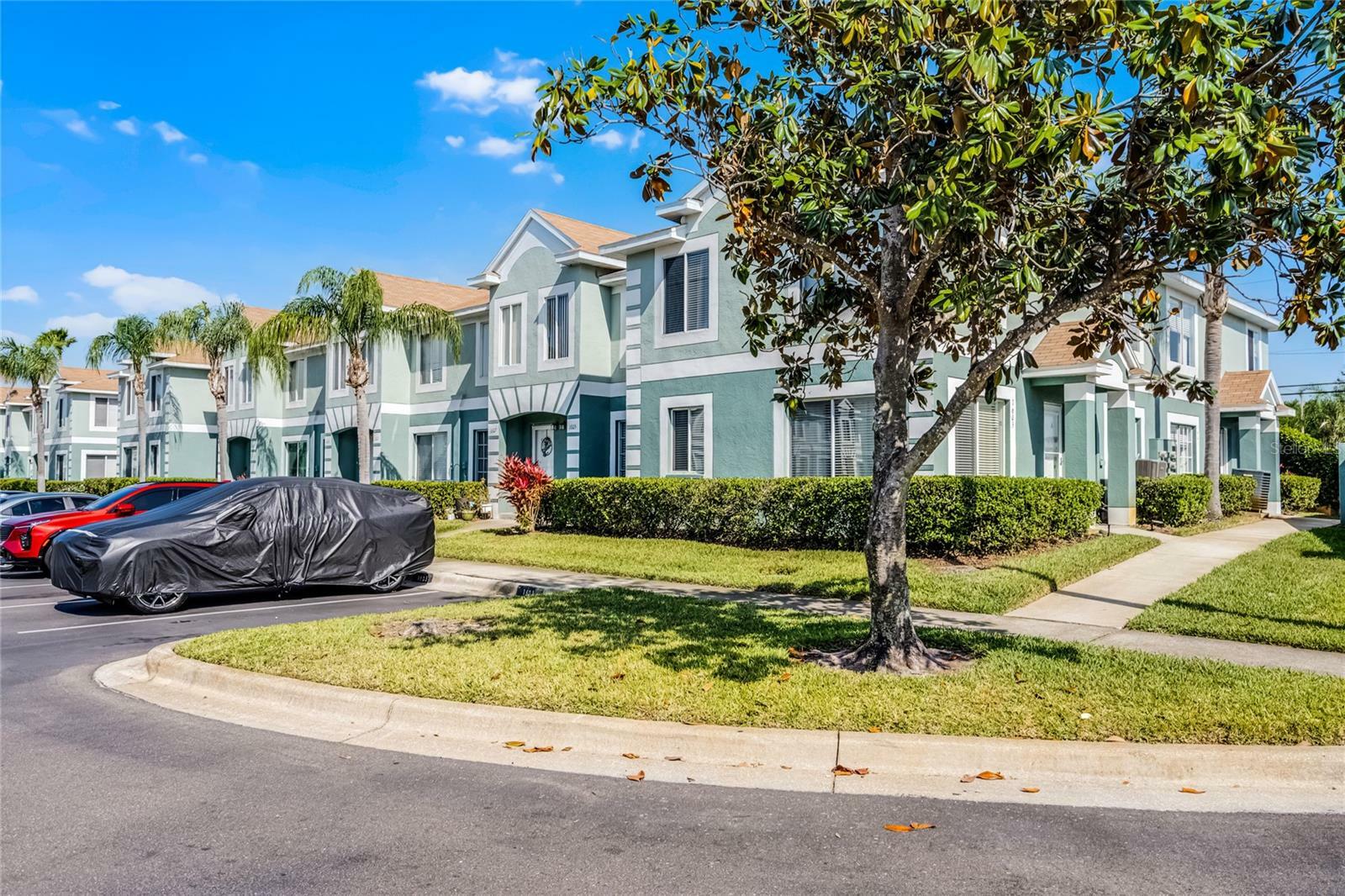 Property Photo: 1601 Fluorshire Drive FL 33511