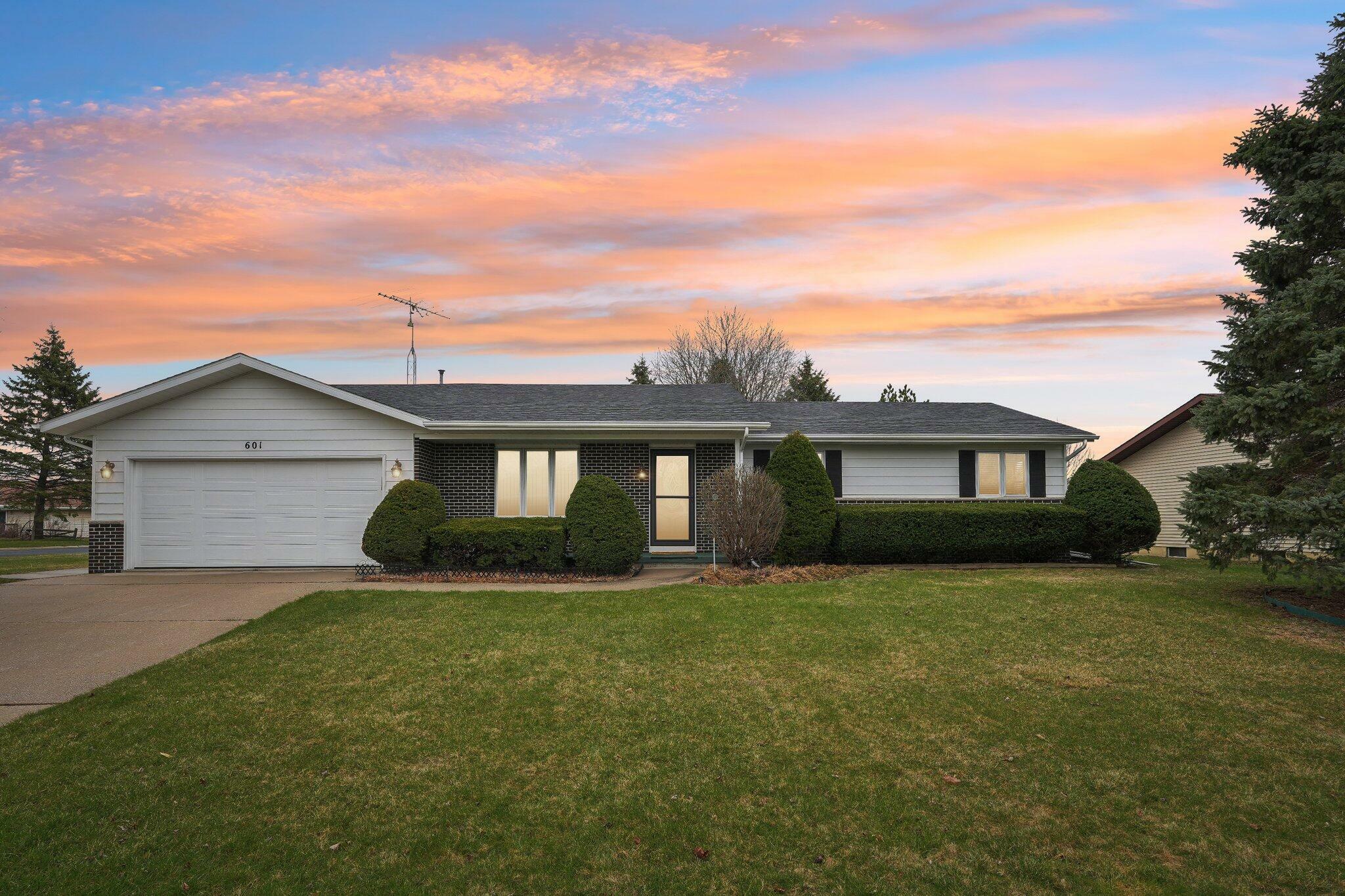 Property Photo: 601 Maple Crest Ln WI 53094