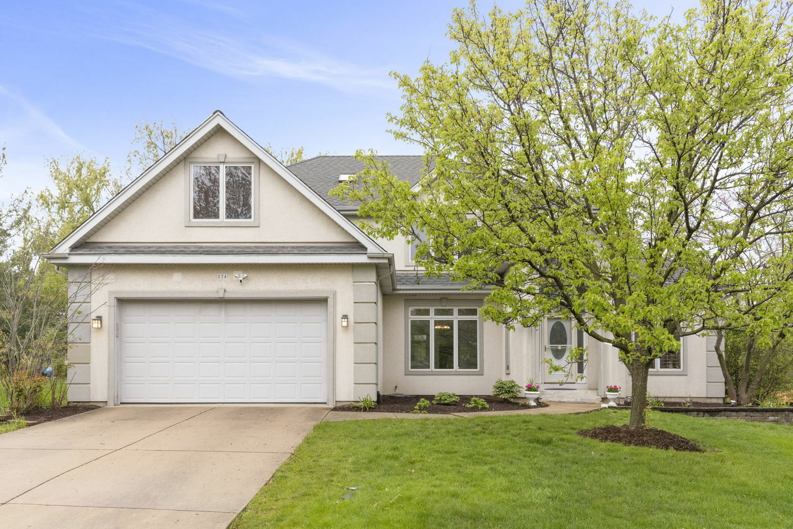 Property Photo: 824 High Ridge Court IL 60561