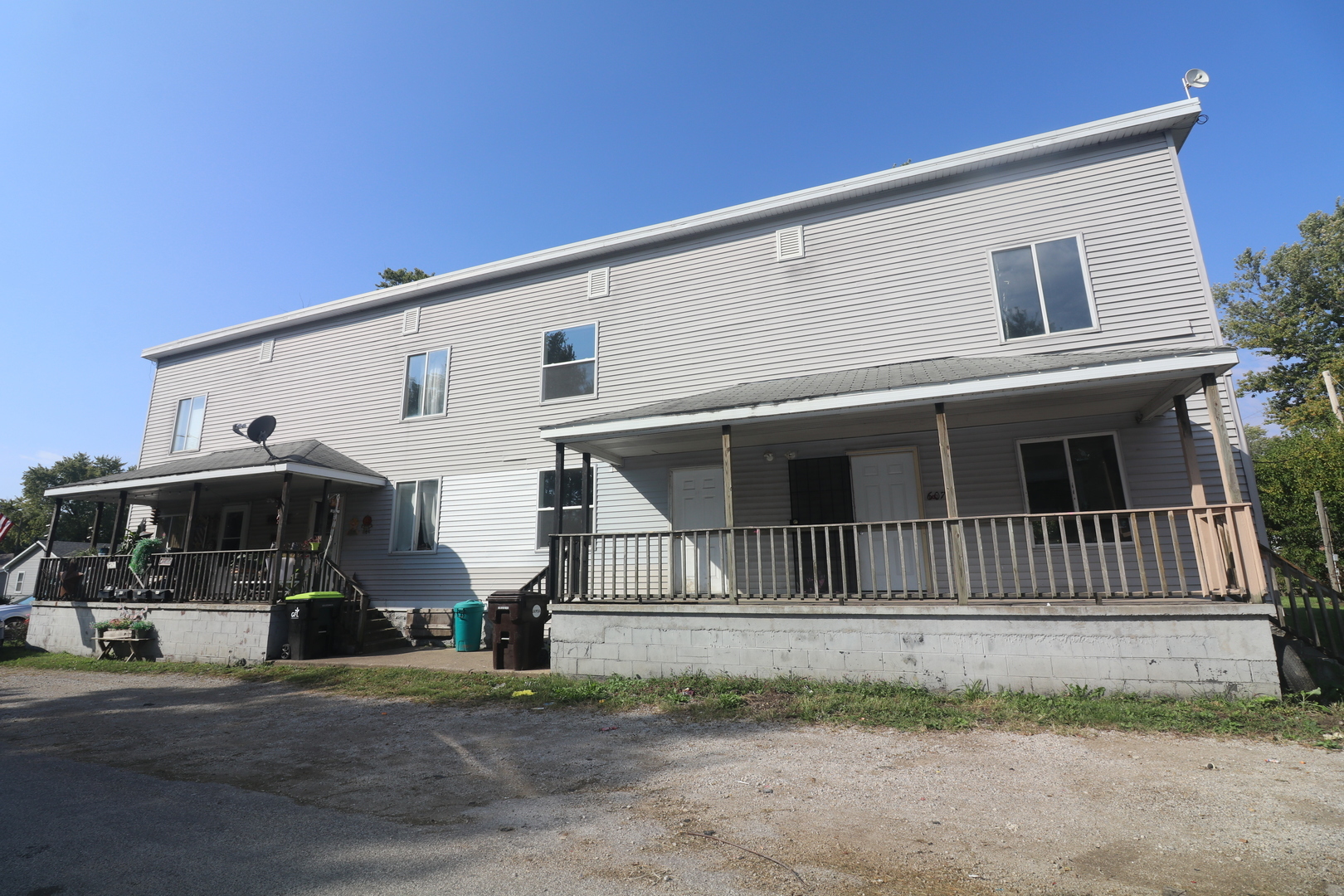 Property Photo: 607 N Moore Street IL 61727