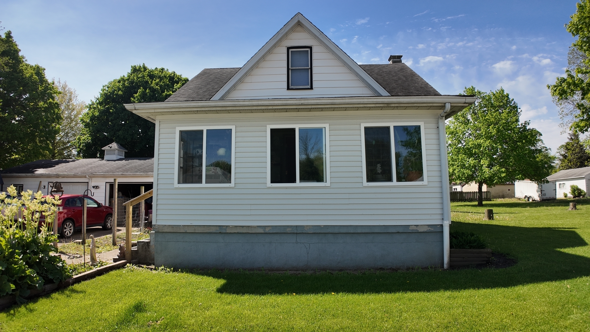 1408 E Washington Street  Clinton IL 61727 photo