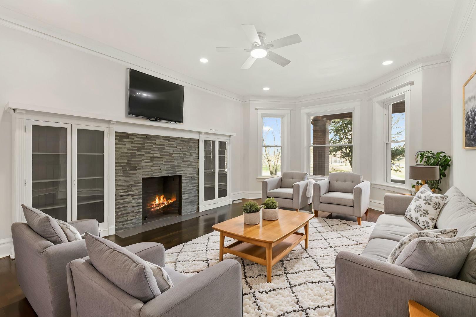 Property Photo:  615 E 60th Street  IL 60637 