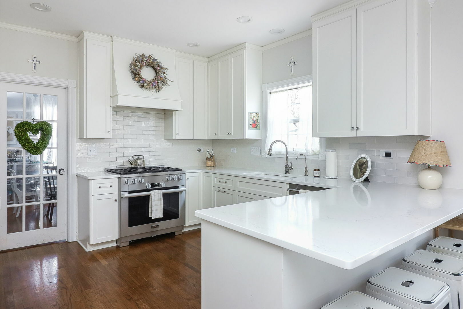 Property Photo: 1614 Sawyer Avenue IL 60137