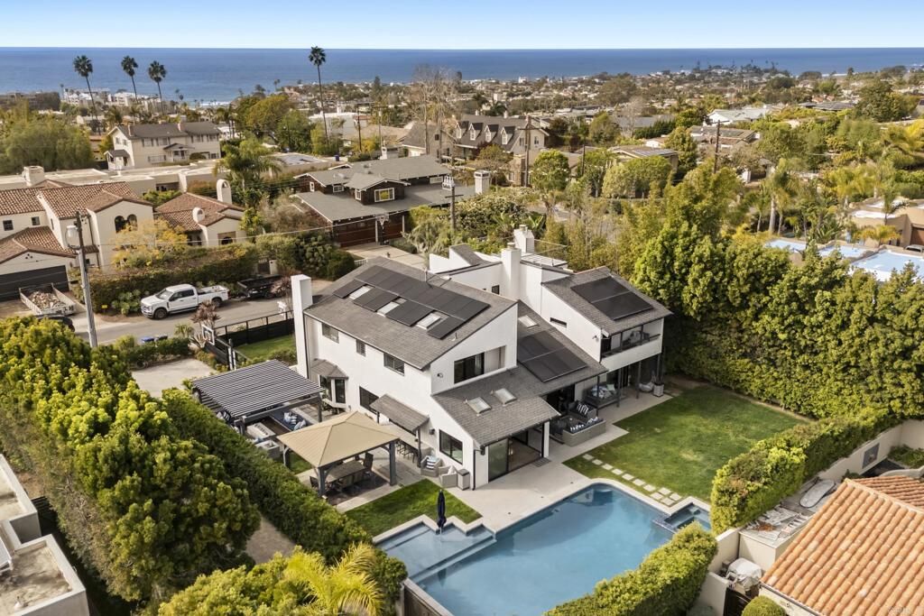 Property Photo: 314 S Nardo Ave CA 92075