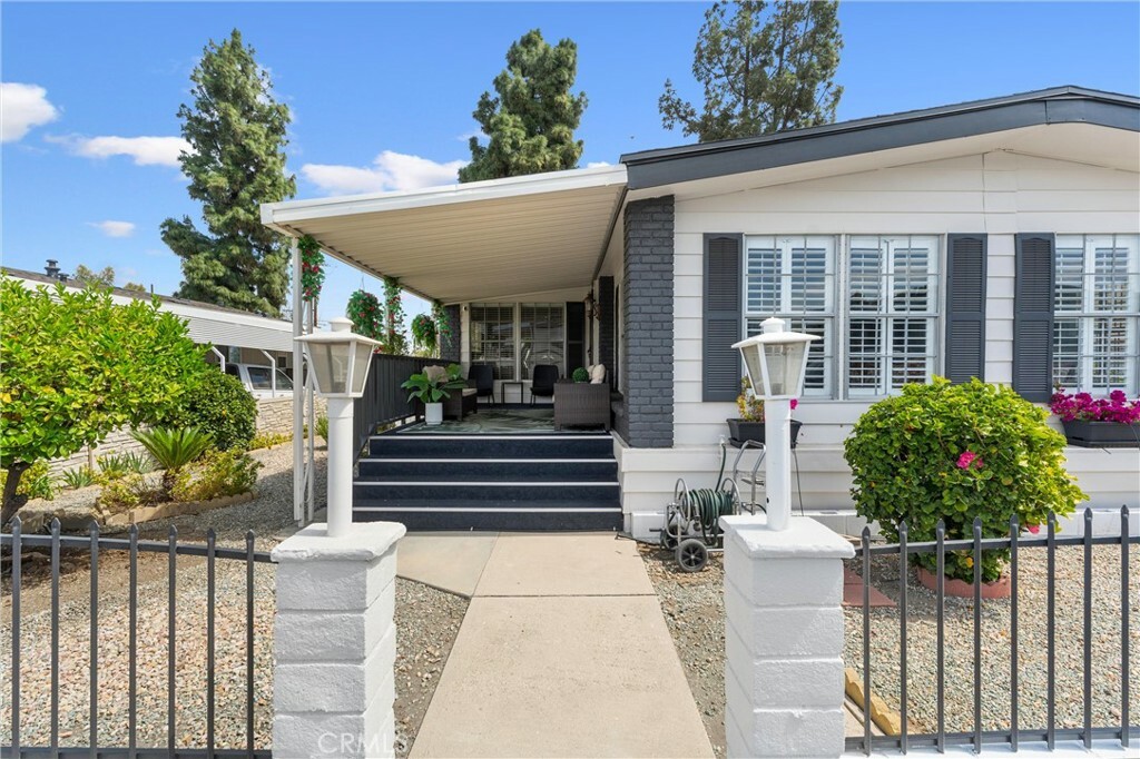 Property Photo: 1353 Shadowglen Way CA 92882