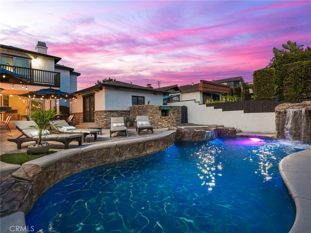 Property Photo: 516 W Acacia Avenue CA 90245