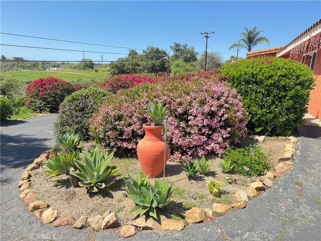 Property Photo: 9040 W Lilac Road CA 92026