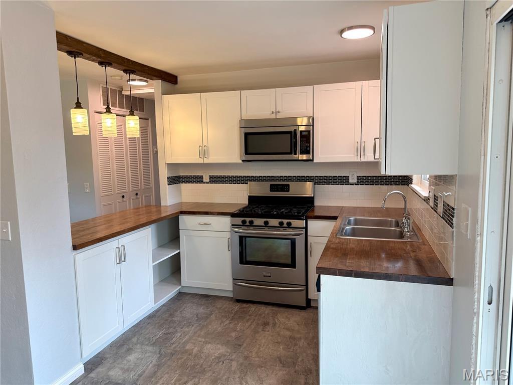 Property Photo: 1218 Feliz Ln MO 63026