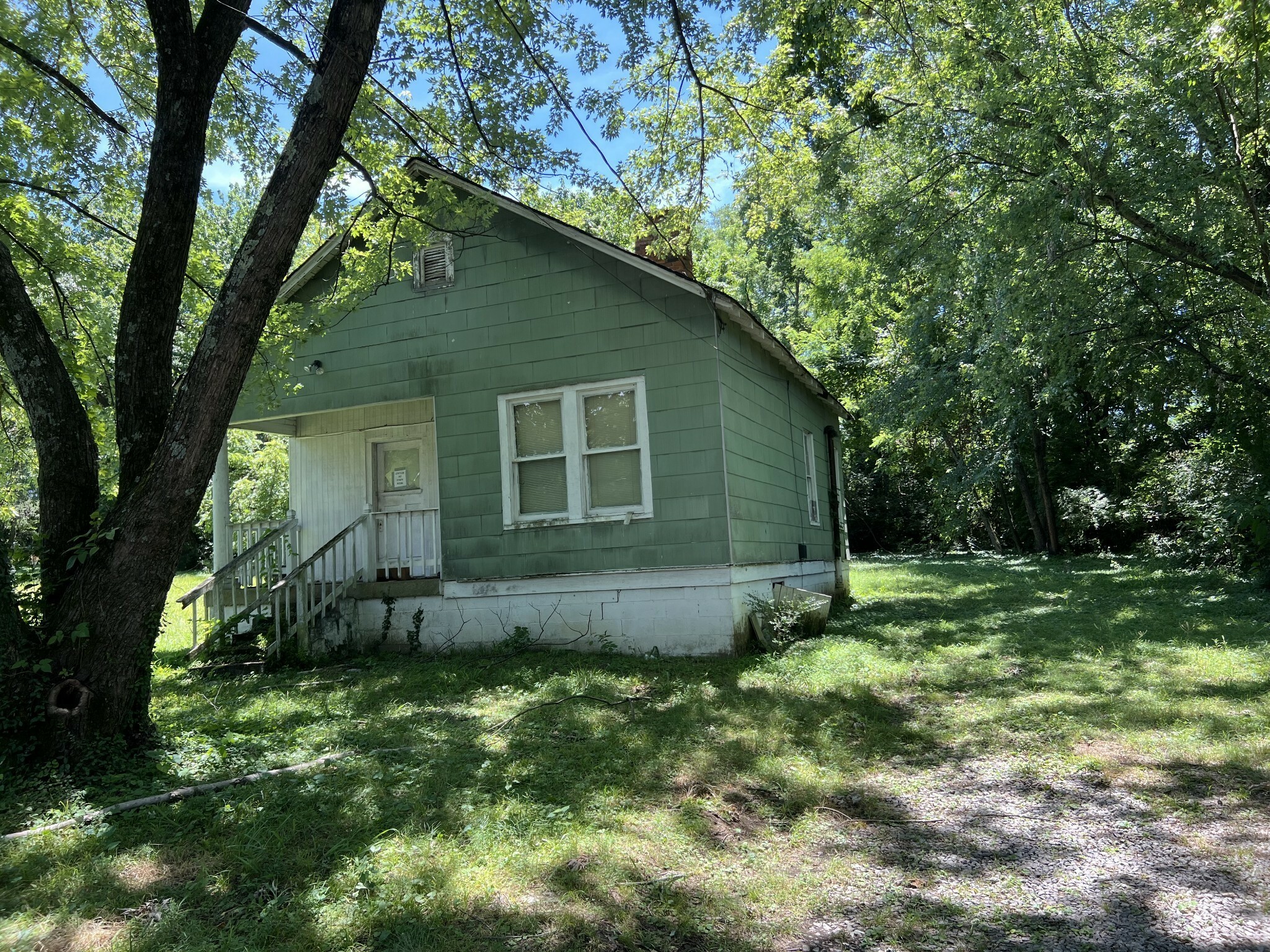 Property Photo: 716 Gillock St TN 37216