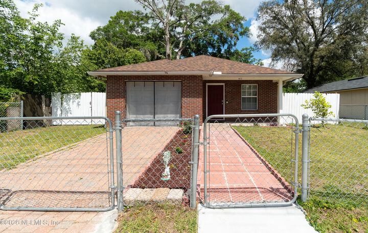 Property Photo:  8413 Free Avenue  FL 32211 
