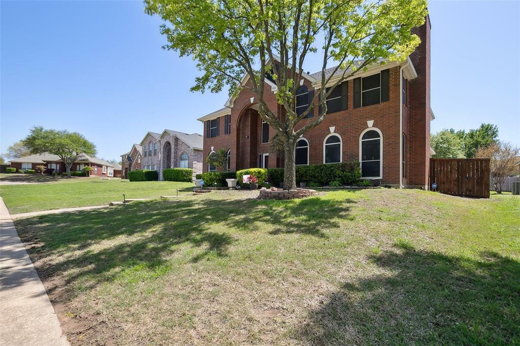 Property Photo: 708 Sycamore Drive TX 75115