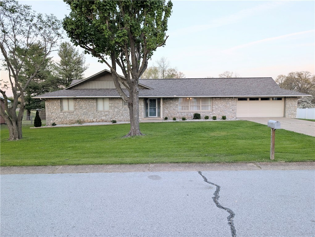 Property Photo: 105 Wren Street AR 72601
