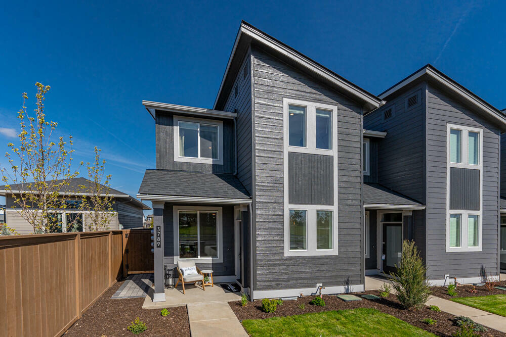 Property Photo: 20720 SE Scout Place OR 97702