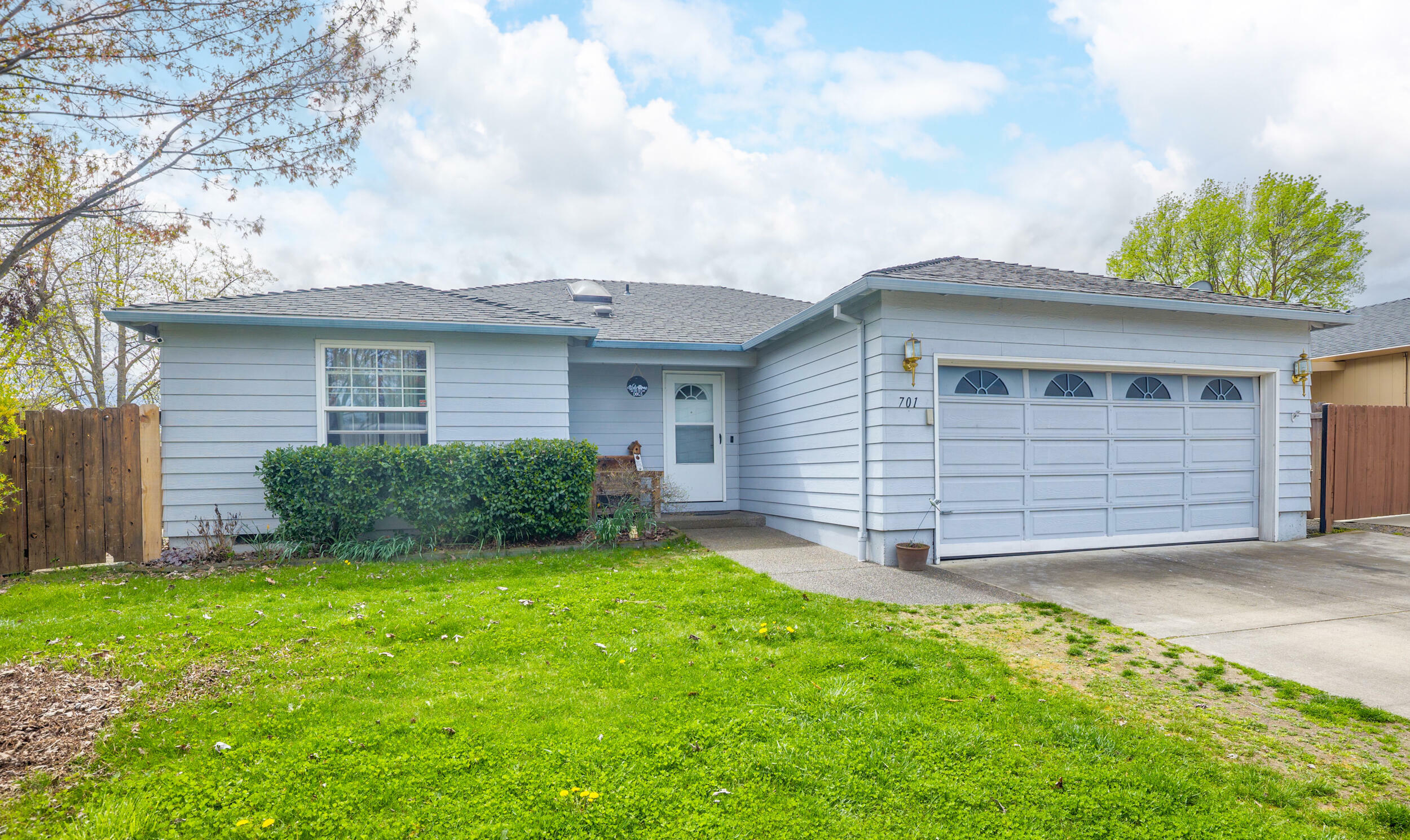 Property Photo: 701 Dane Drive OR 97501