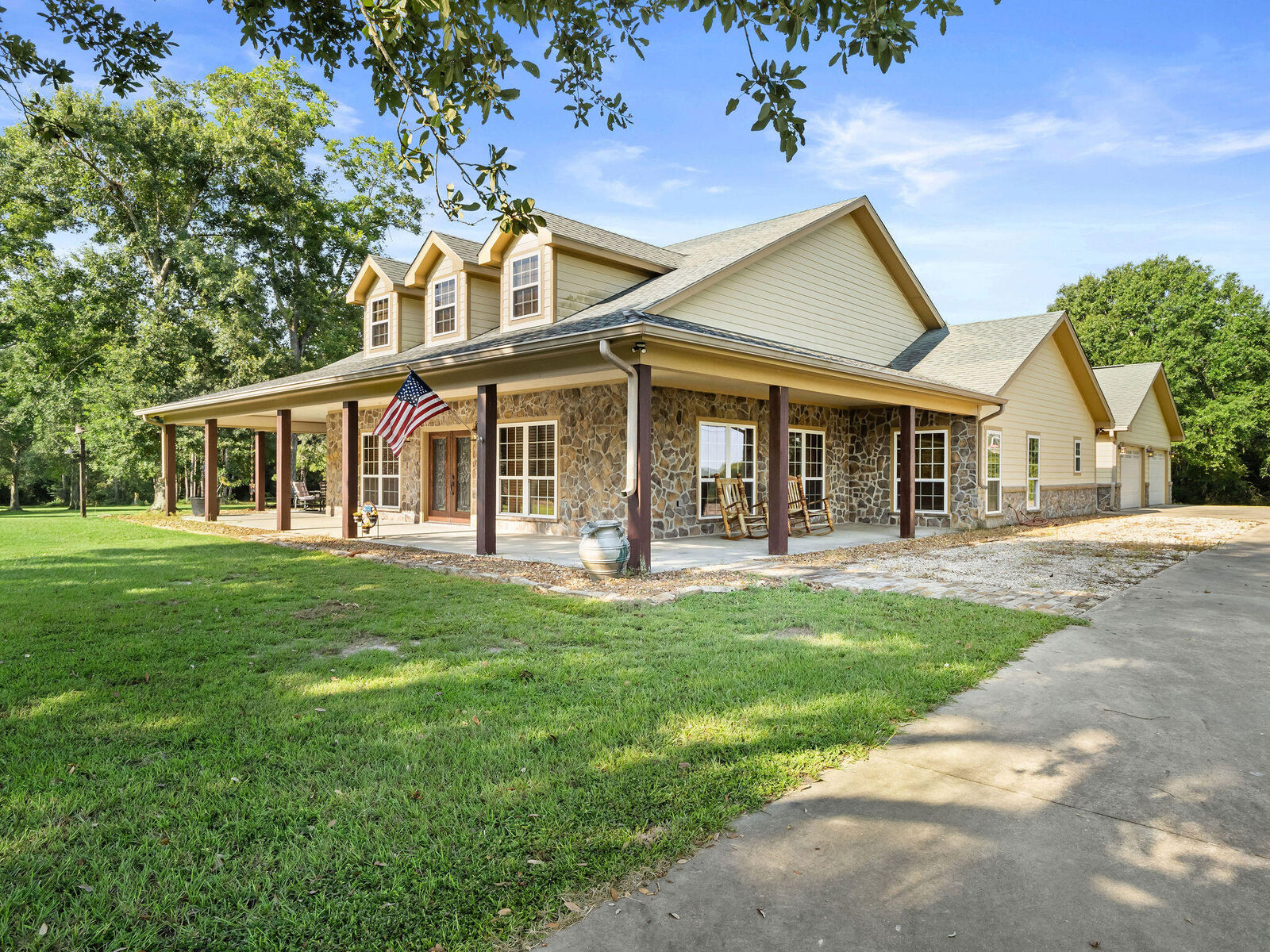 Property Photo: 390 Jack Hines Rd LA 70634