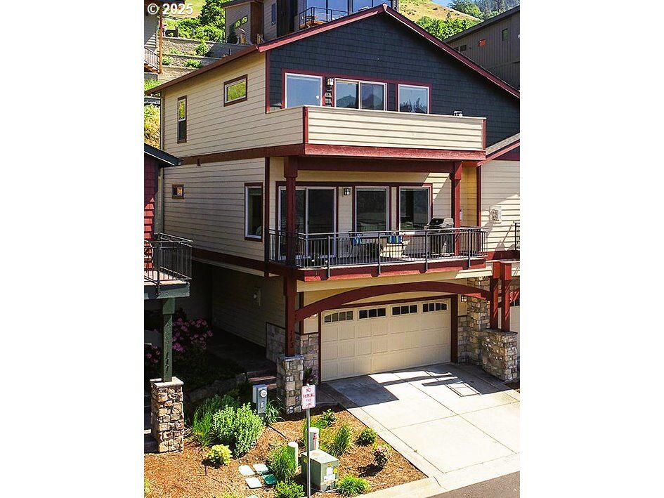 Property Photo: 113 Ingram Pl WA 98672
