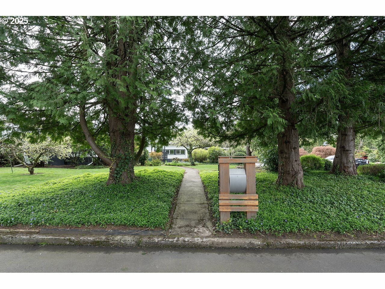 Property Photo: 13822 NW Mill Creek Dr OR 97210