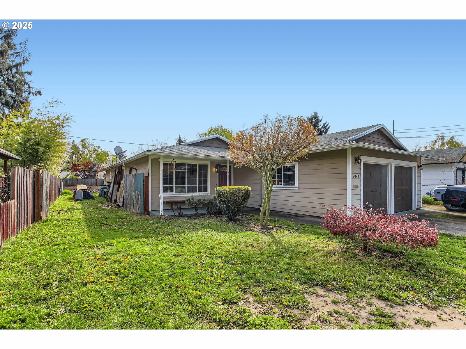 Property Photo: 9042 N Chautauqua Pl OR 97217