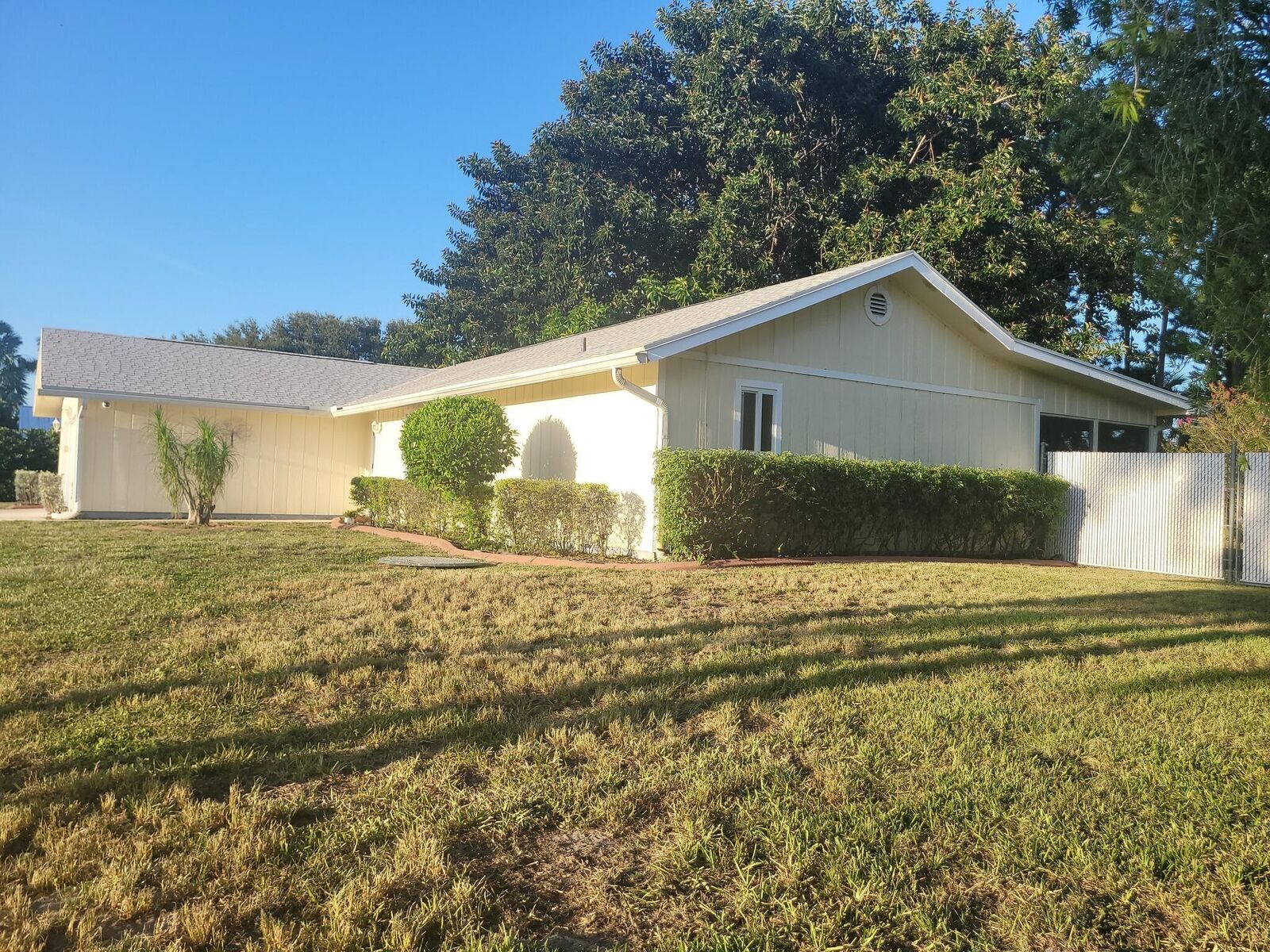 Property Photo:  2913 SE Darien Road  FL 34952 