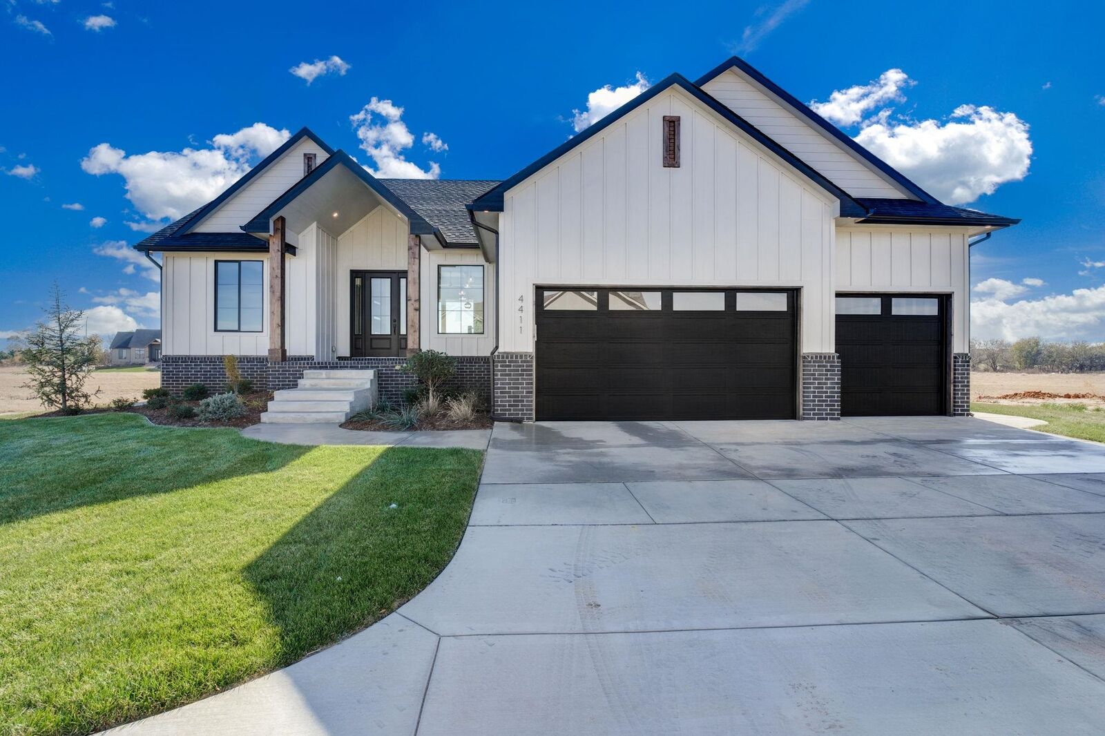 Property Photo: 4411 N Grey Meadows Ct KS 67101