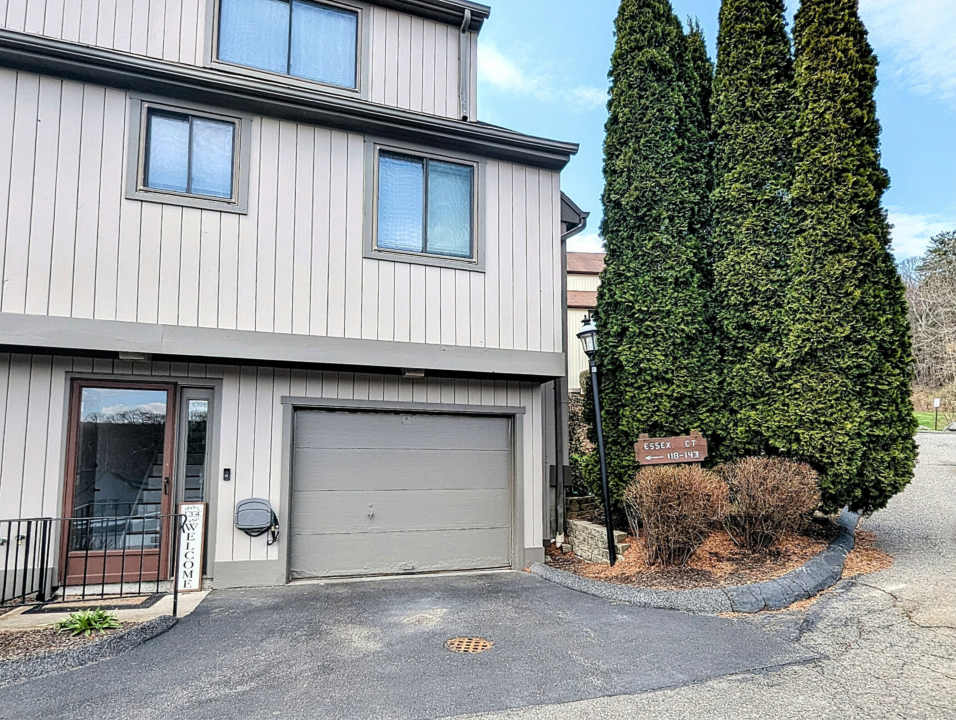 Property Photo: 134 Essex Court 134 CT 06403